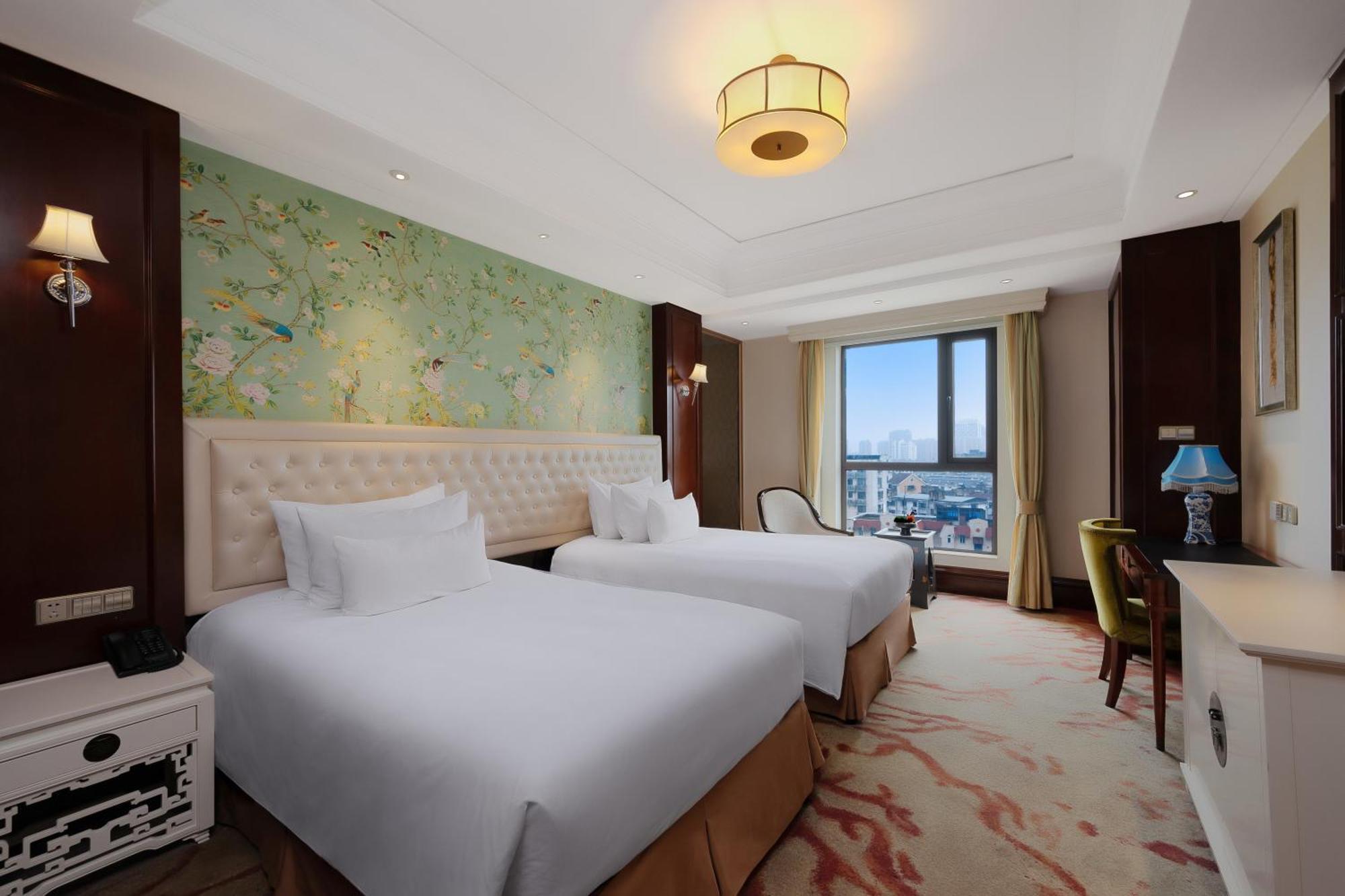 S&N Zhejiang Linhai International Hotel Exterior photo