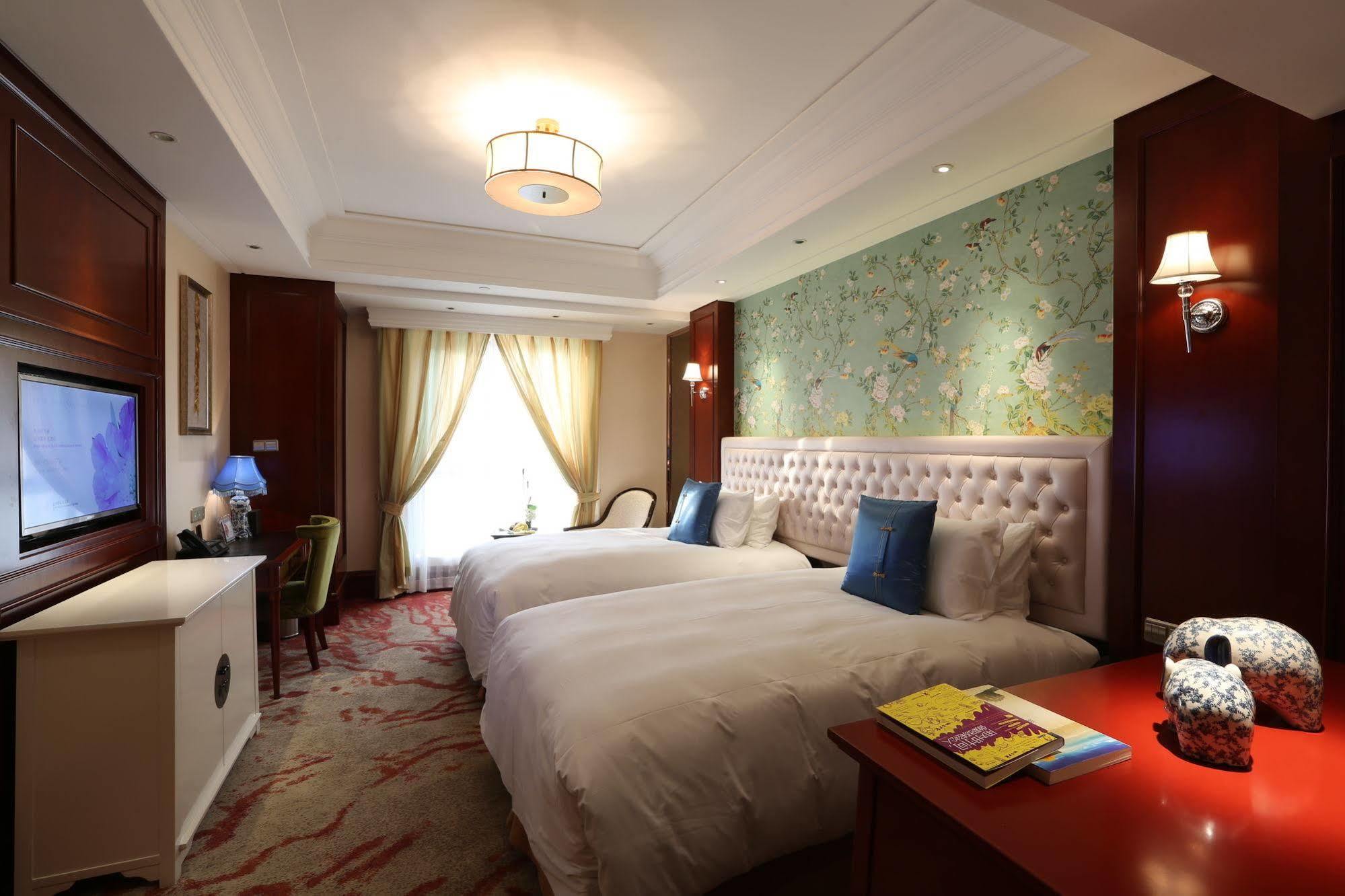 S&N Zhejiang Linhai International Hotel Exterior photo
